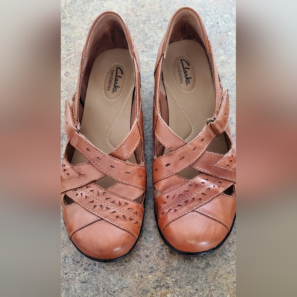 9.5 Clark's Bendable Leather Shoes